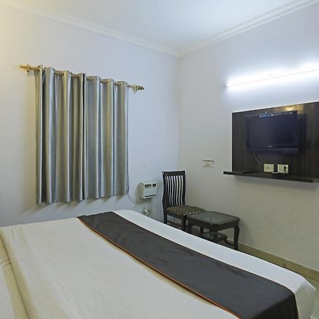 Airport Samara Inn New Delhi Exterior foto