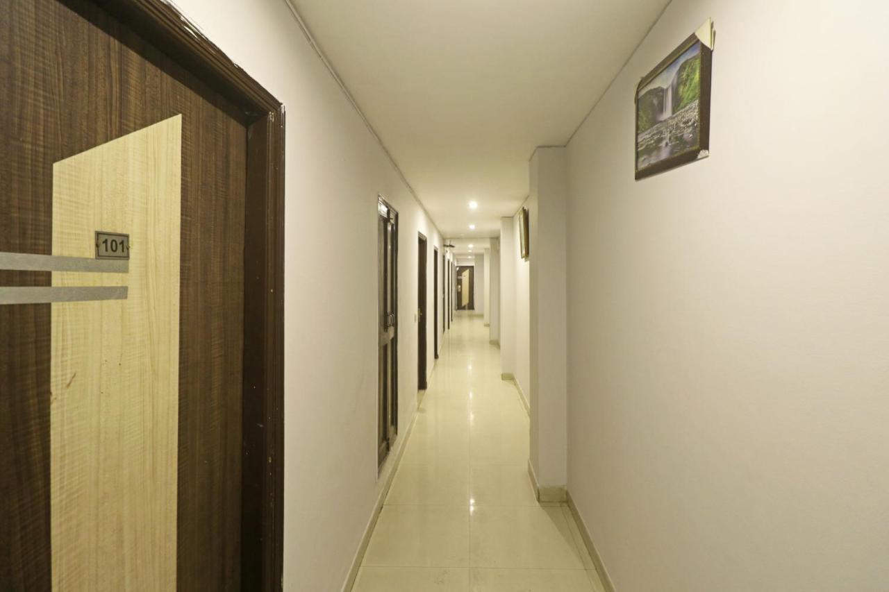 Airport Samara Inn New Delhi Exterior foto