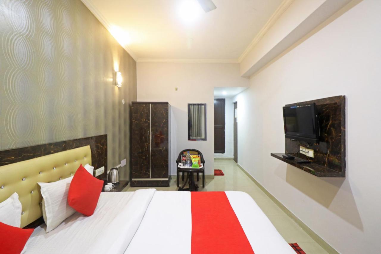 Airport Samara Inn New Delhi Exterior foto