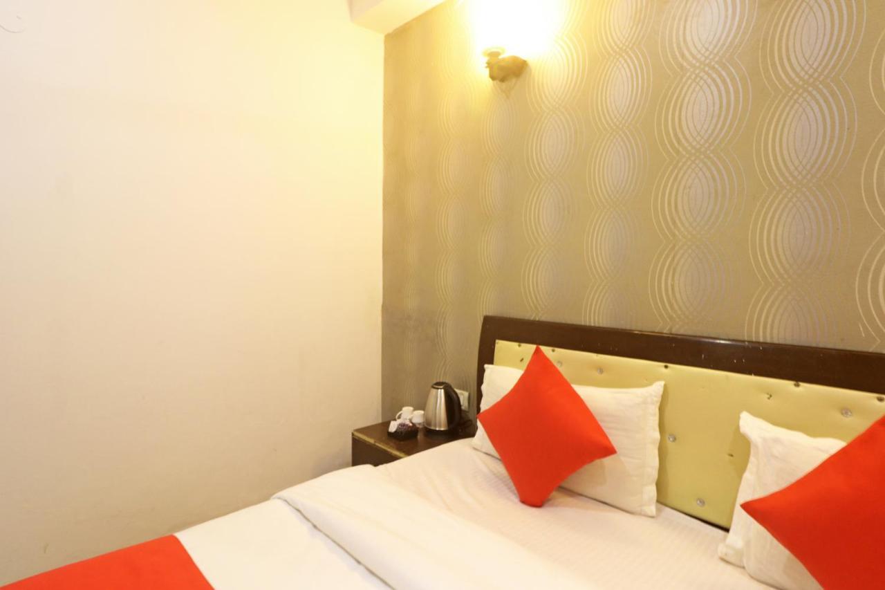 Airport Samara Inn New Delhi Exterior foto