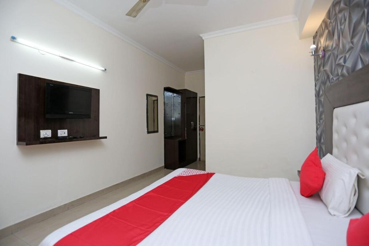 Airport Samara Inn New Delhi Exterior foto