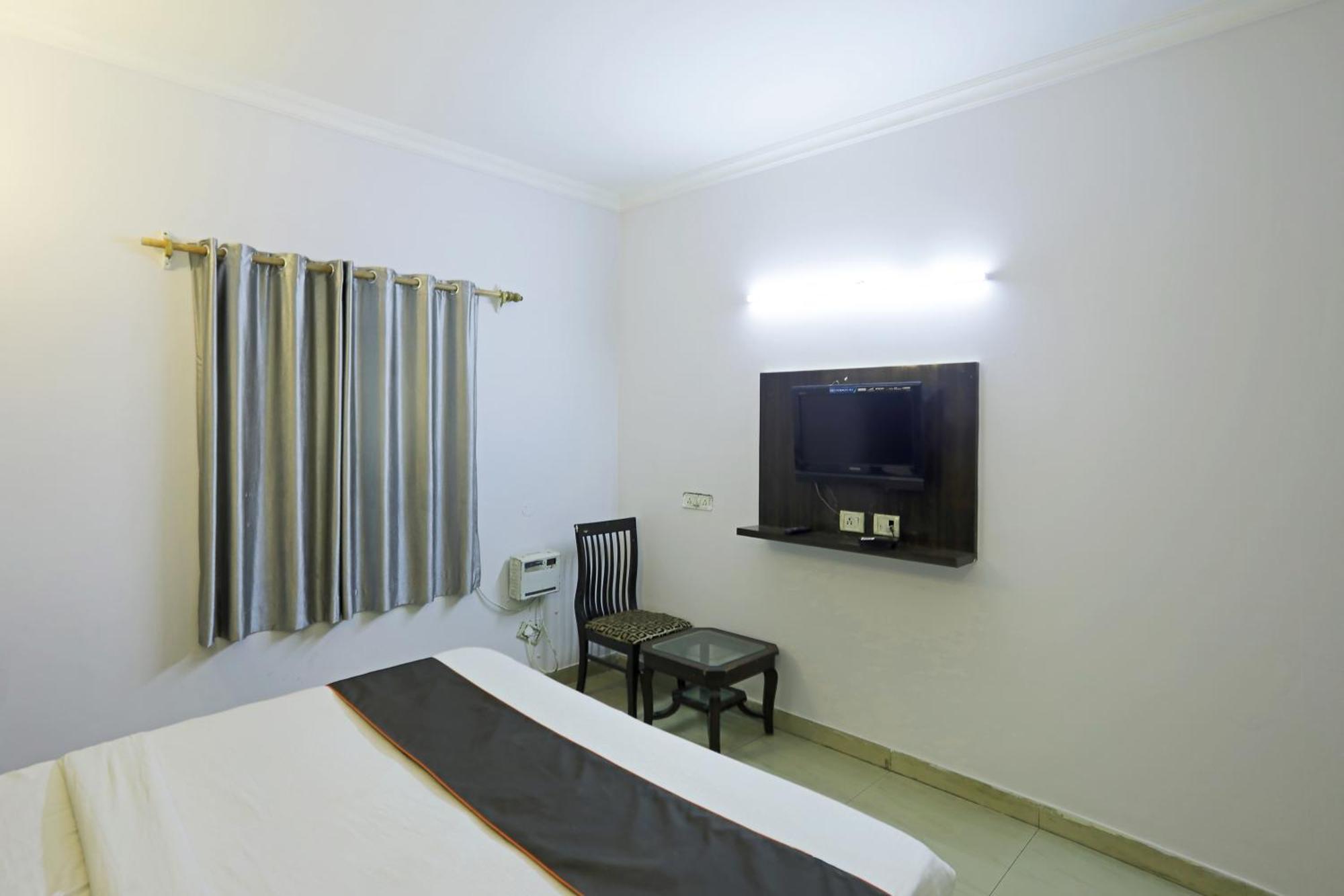 Airport Samara Inn New Delhi Exterior foto