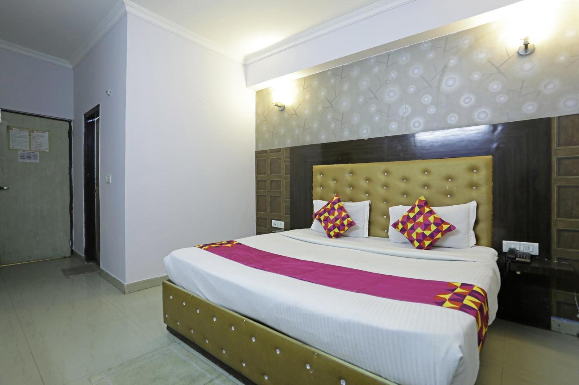 Airport Samara Inn New Delhi Exterior foto