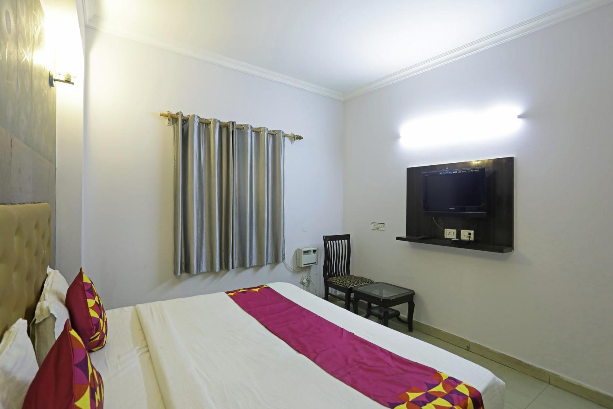 Airport Samara Inn New Delhi Exterior foto